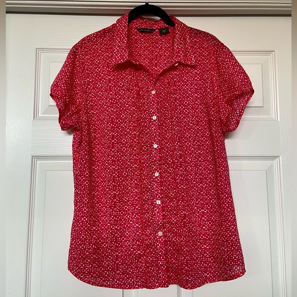 Eddie Bauer size L Coral and white pattern button down cap sleeve cotton blouse